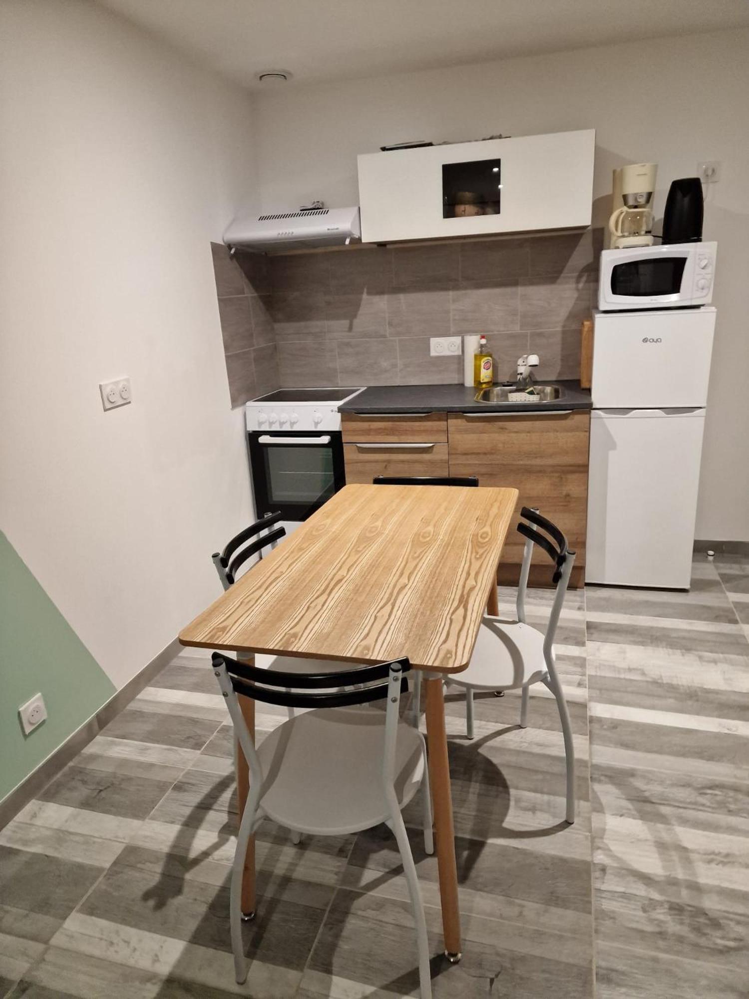 Comme A La Maison Gannat Bagian luar foto