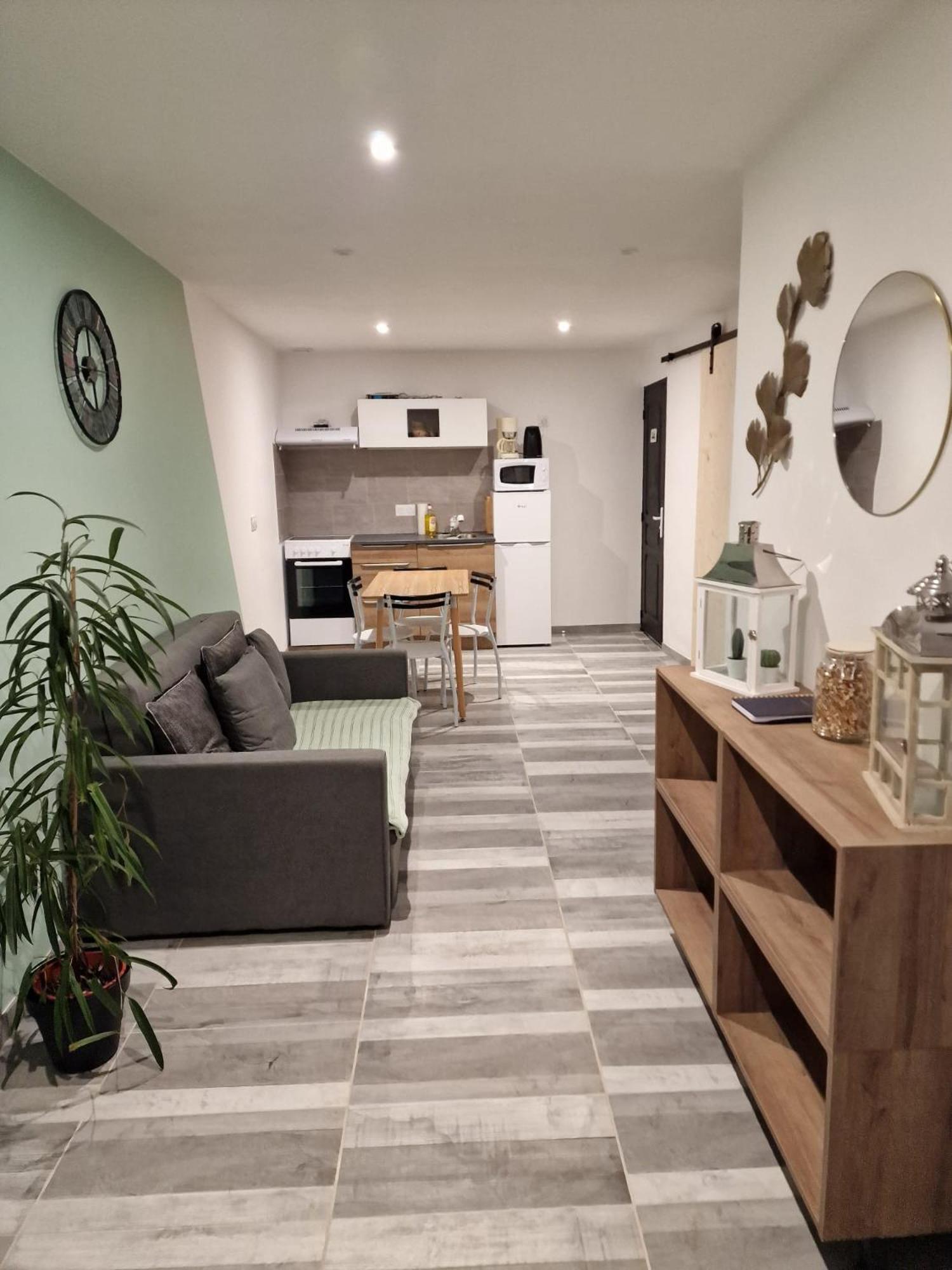 Comme A La Maison Gannat Bagian luar foto